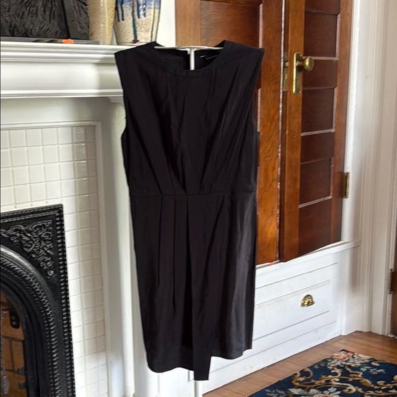 Elegant‎ Black Sleeveless Dress - Picture 1 of 7